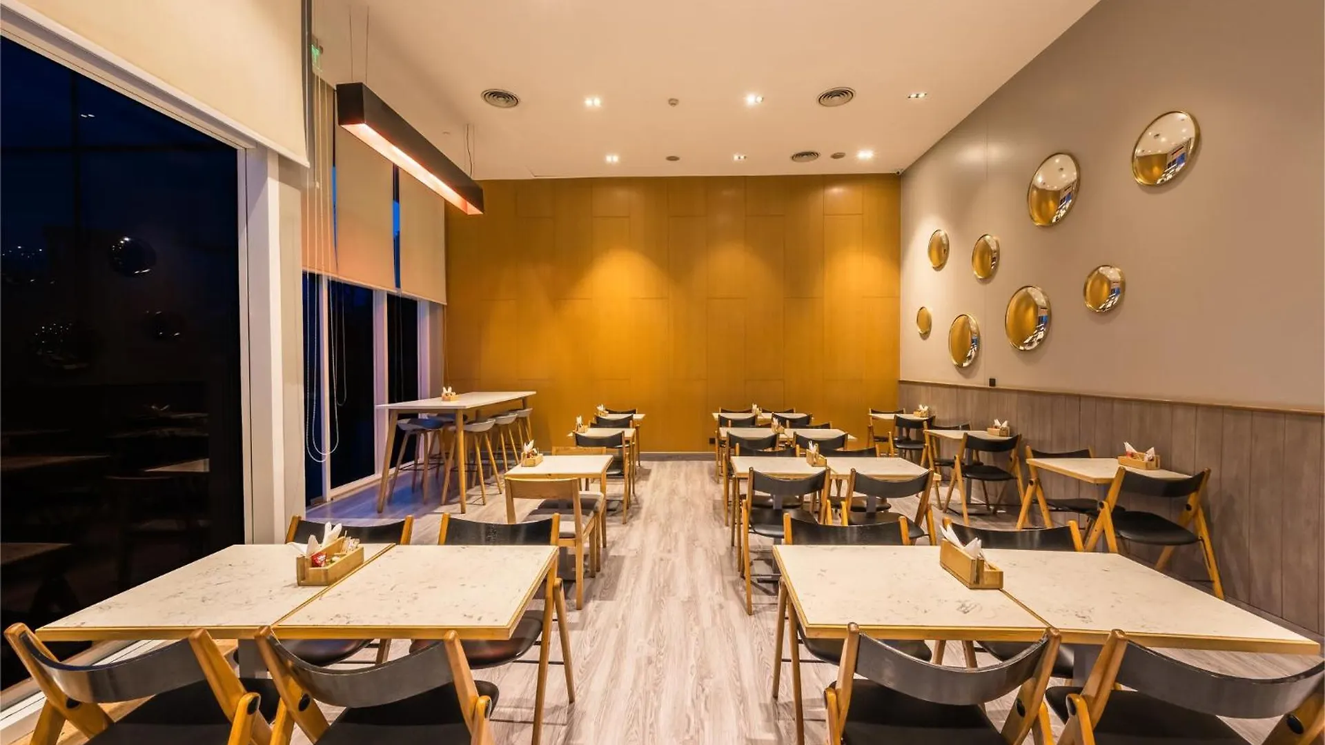 Holiday Inn Express Gurugram Sector 50 By Ihg Gurgaon Hotel