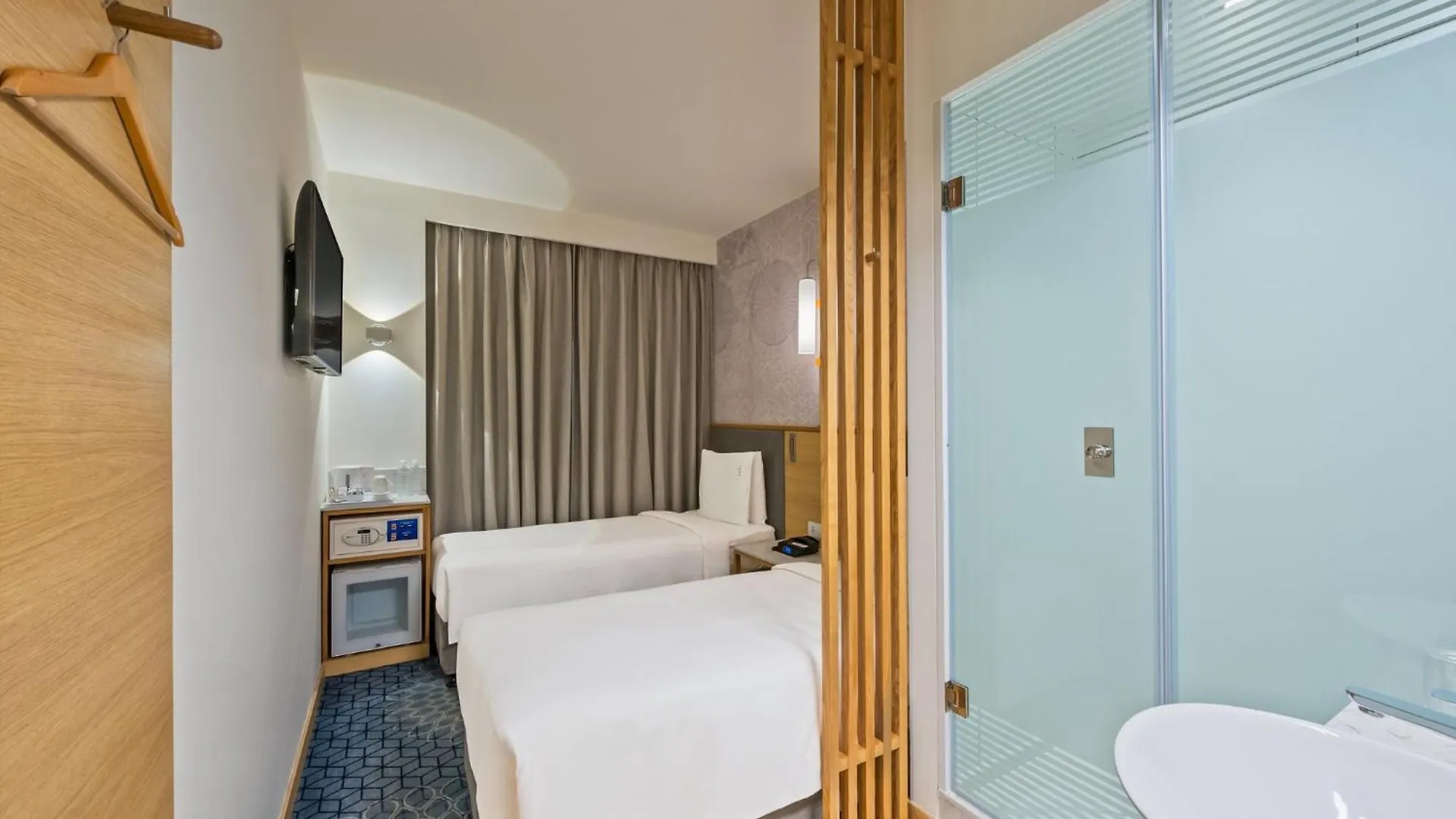 Holiday Inn Express Gurugram Sector 50 By Ihg Gurgaon Hotel