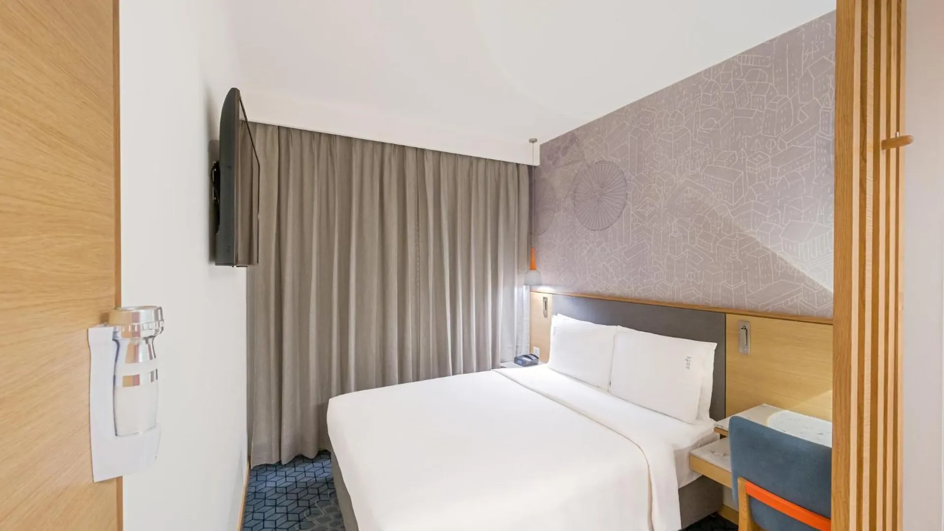 Holiday Inn Express Gurugram Sector 50 By Ihg Gurgaon 4*,